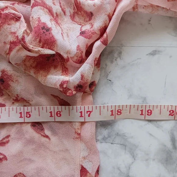 Bardot Remi Blouse x Revolve Floral Peach smocked yoke and cuffs size small - Picture 5 of 8